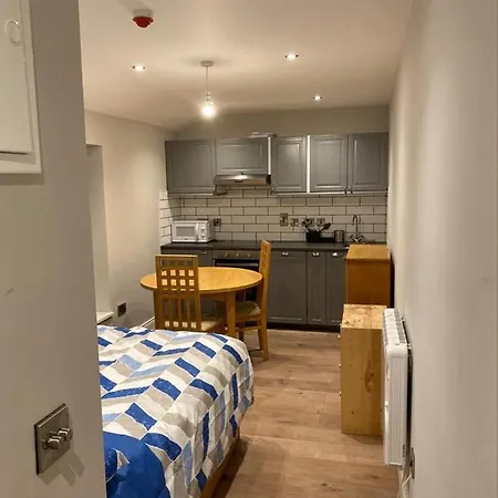 New Studio 15 Min From City Centre Apartment *