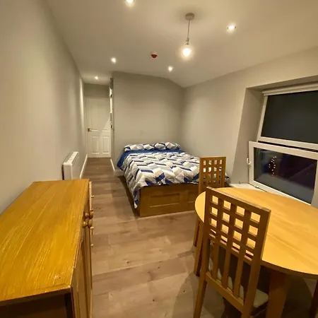 New Studio 15 Min From City Centre Apartment *